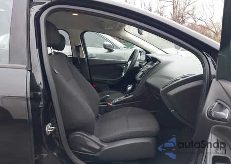 2016 Ford Focus Se z USA, uszkodzony, nr VIN 1FADP3F28GL348778